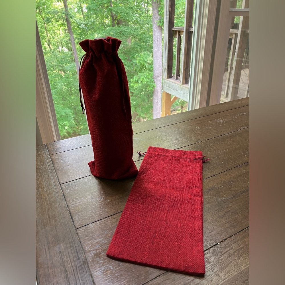 🧨2 red burlap wine Holders NWOT